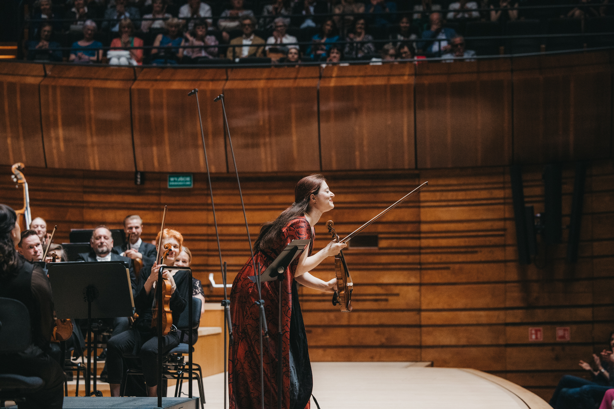 Veriko bowing to the audience in the concert hall